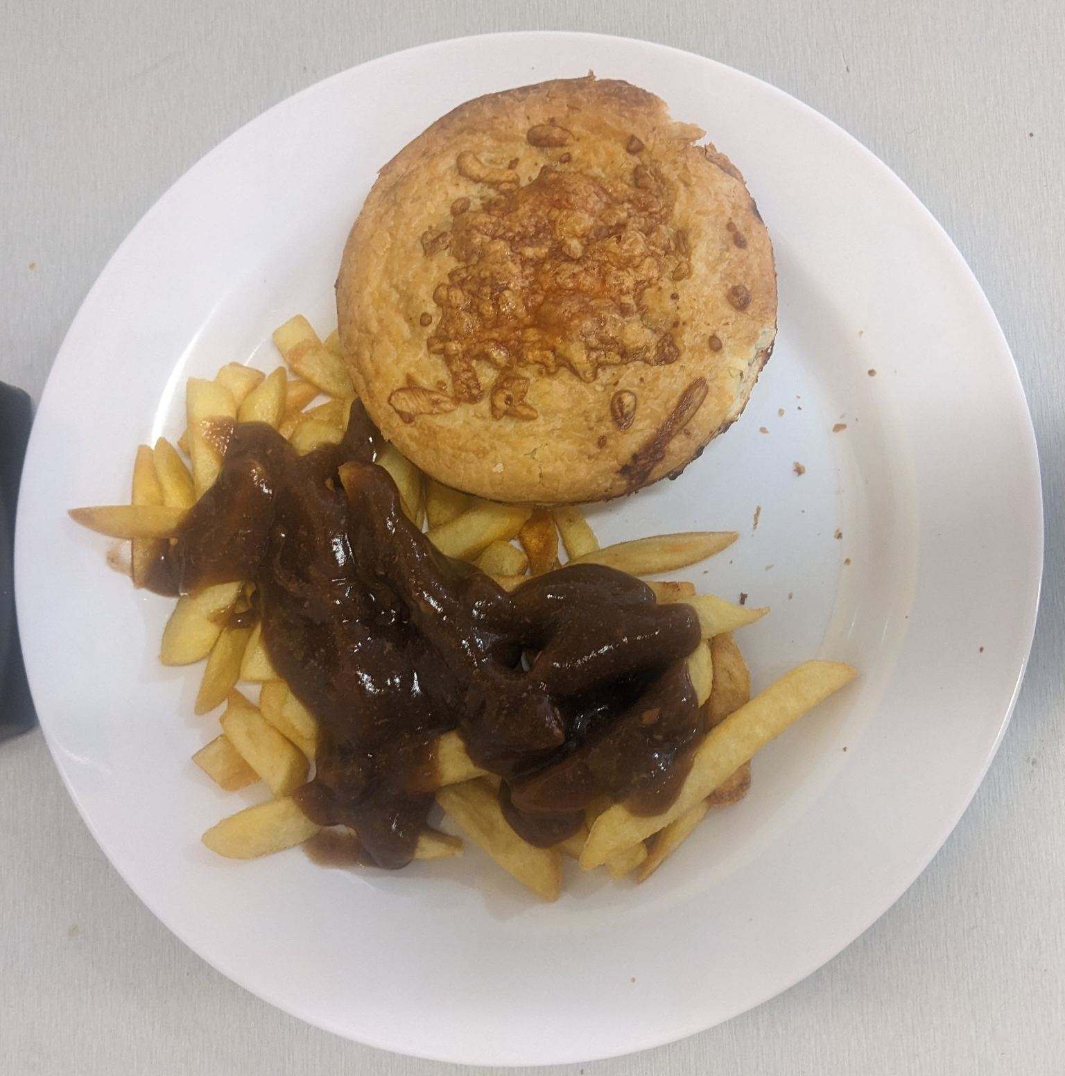 MEAT PIE CHIPS AND GRAVY + 375ML CAN OF DRINK OR COFFEE Syd's Pies