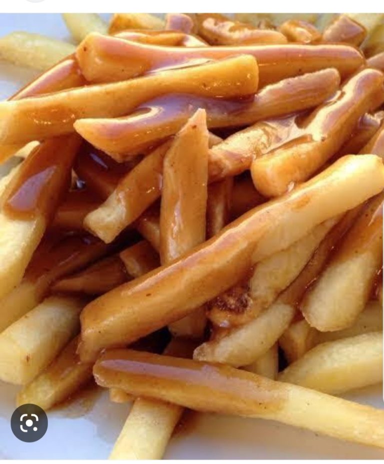 LARGE CHIPS AND GRAVY Syd's Pies